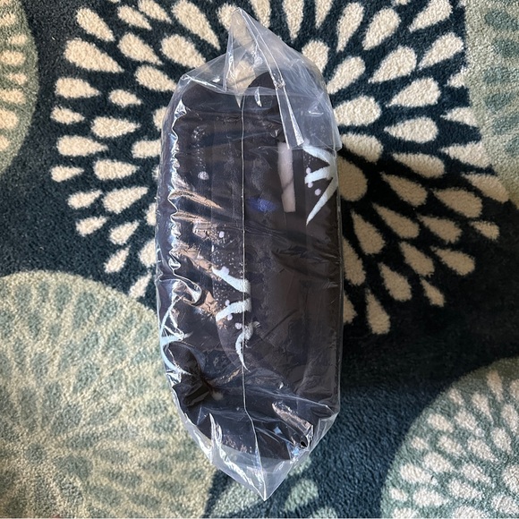 NWT Victoria's Secret Galaxy Sherpa Throw Cozy Soft Plush Blanket - Picture 8 of 8